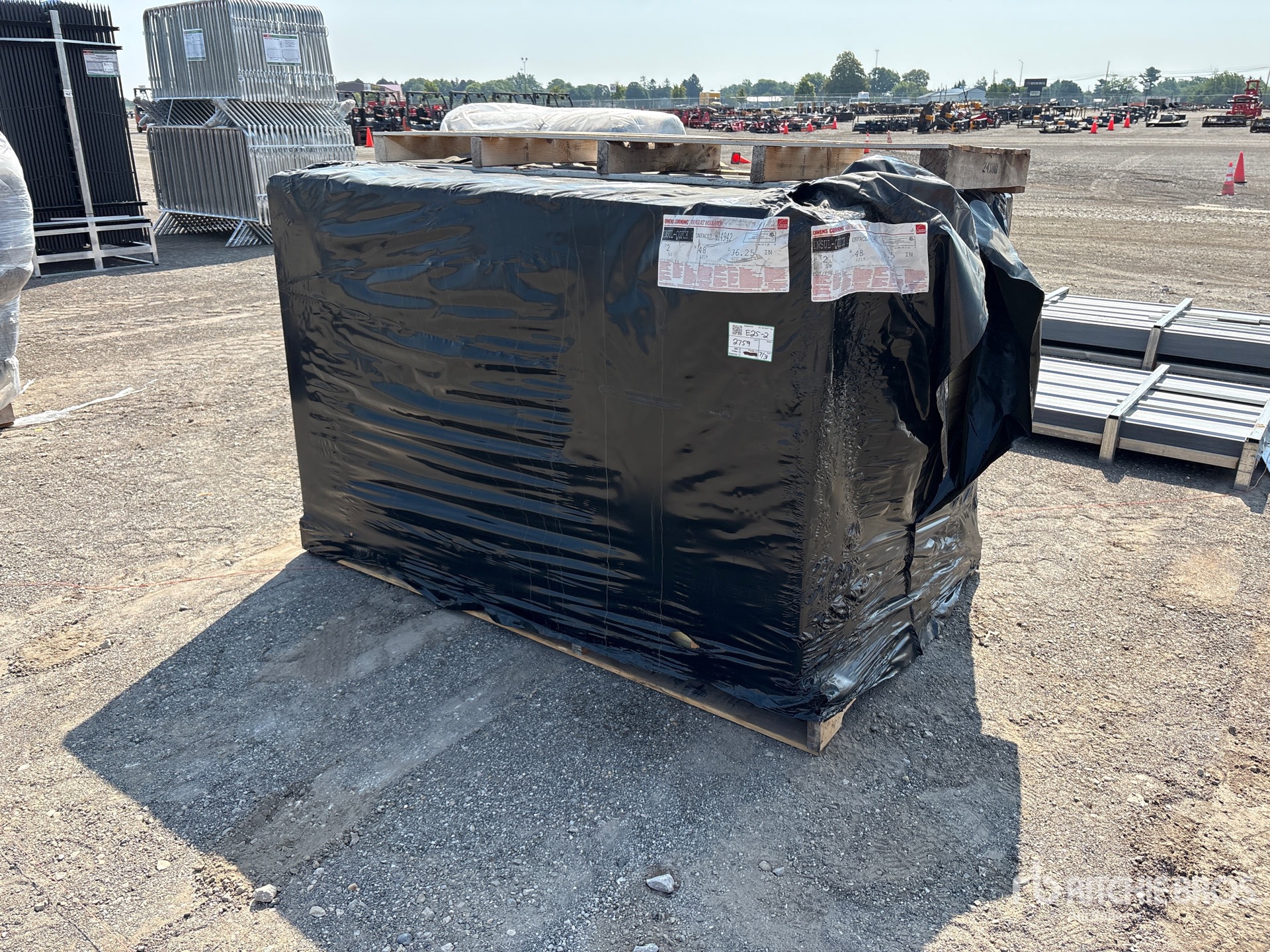 Quantity of (44) 2 in x 3 ft x 4 ft insulation