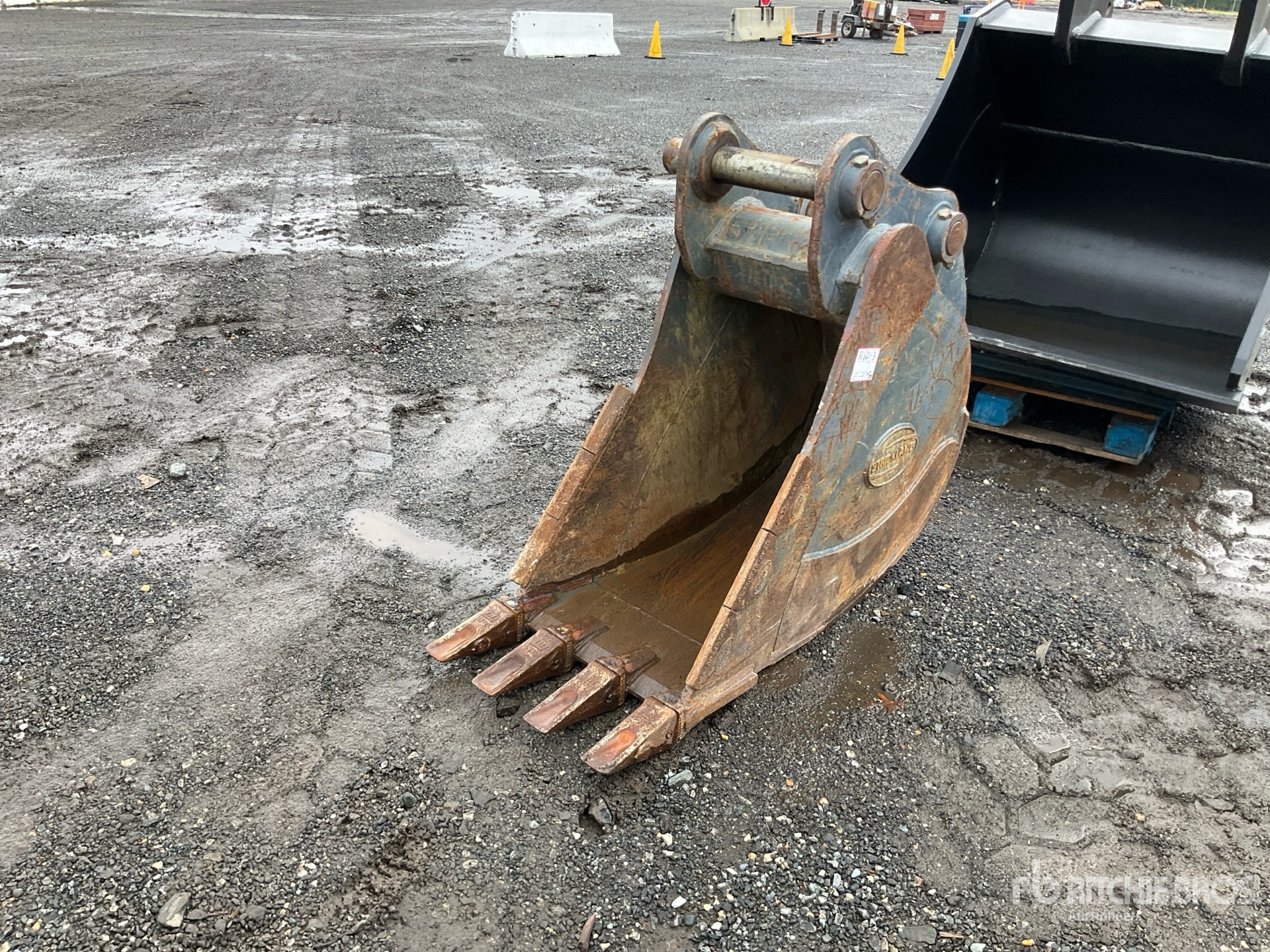Strickland 24 in Excavator Bucket
