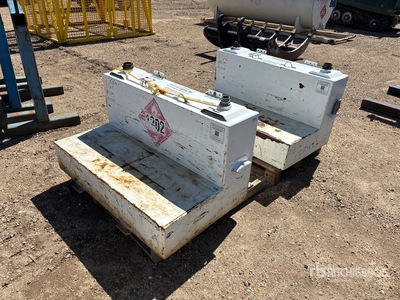 Quantity of (2) Westeel Portable Steel Diesel Réservoir de carburant