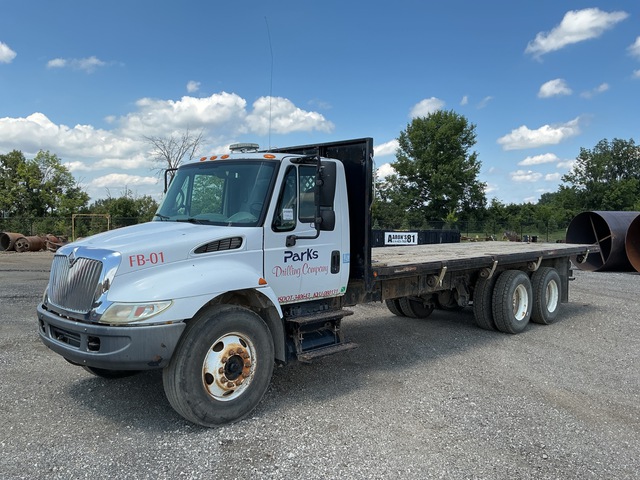 2003 International 4400 6x4 Flatbed Truck