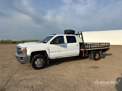 2017 Chevrolet 3500HD 4x4 Crew Cab Flatbed Truck
