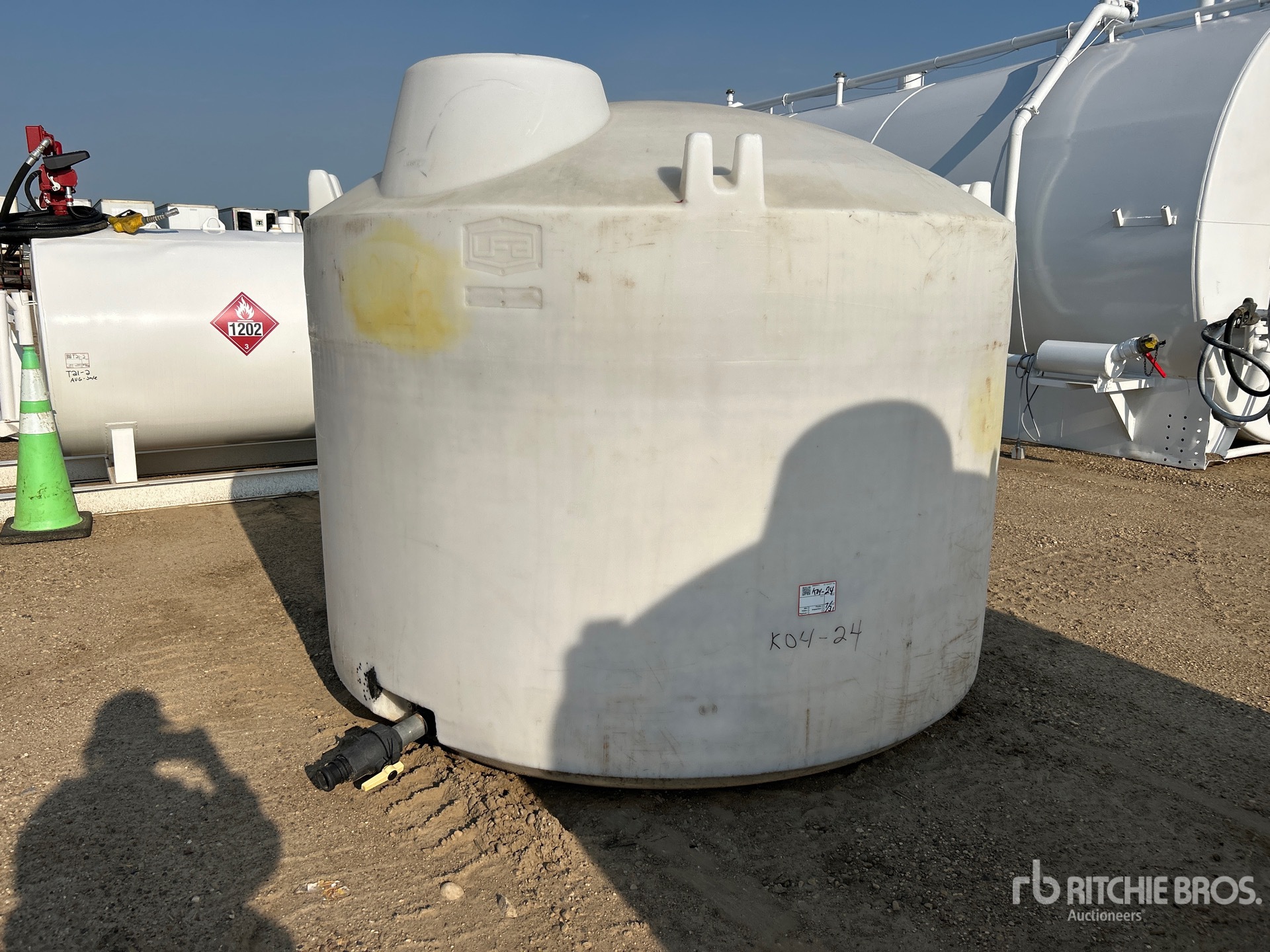 1000 gal Poly Water Tank
