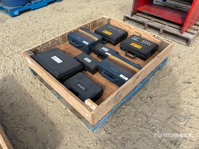 Quantity of Fluke Electrical Multi-Meters ادوات صناعية متنوعة