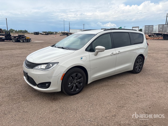 2C4RC1N70LR147469 2020 Chrysler Pacifica photo no. 1