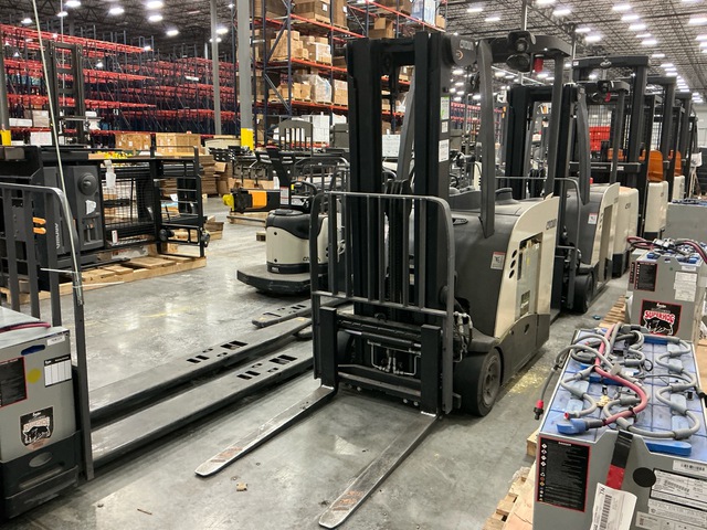2022 Crown RC5745-40 3700 lb Electric Forklift