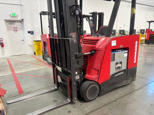 2015 Raymond 425-C50QM 4000 lb Stand‑Up Electric Forklift
