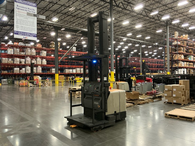 2022 Crown SP4050-30 3000 lb Order Picker