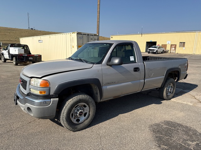 2005 GMC 2500 HD 4x4 Pickup 2005 GMC 2500 HD 4x4 Pickup