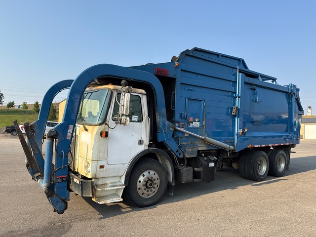 2005 Autocar Xpeditor WX 6x4 Front Loader Waste Collection Truck 2005 Autocar Xpeditor WX 6x4 Front Loader Waste Collection Truck