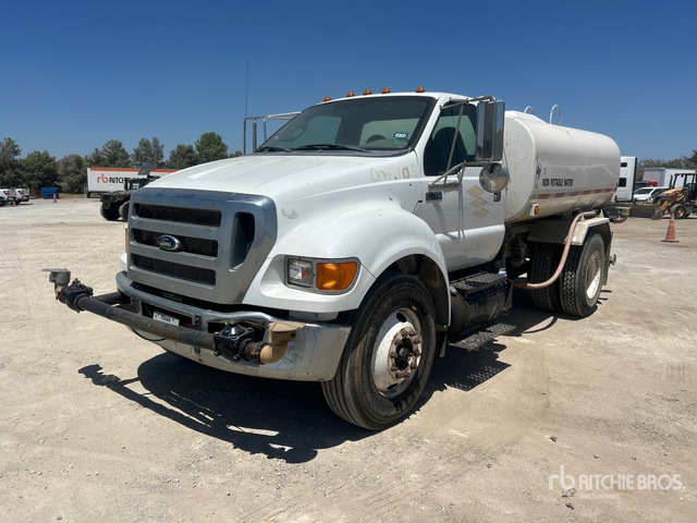 2012 Ford F-750 2000 gal 4x2 Water Truck