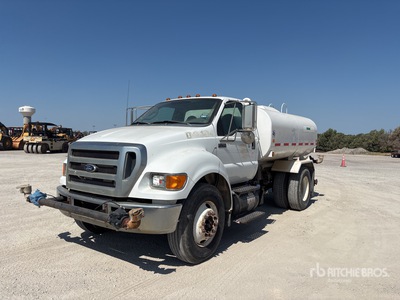 2012 Ford F-750 2000 gal 4x2 Ciężarówka na wodę