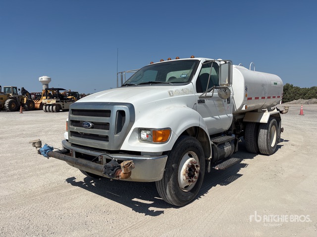 2012 Ford F-750 2000 gal 4x2 Water Truck