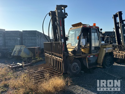 1999 Cat DP-70 15000 lb Pneumatic Tire Carrelli Elevatori (Inoperable)