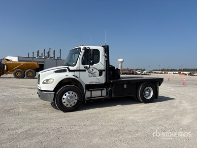 2015 Freightliner M2 106 4x2 Camion à Plateau