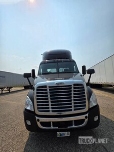 2018 Freightliner Custom CASCADIA Tracteur routier