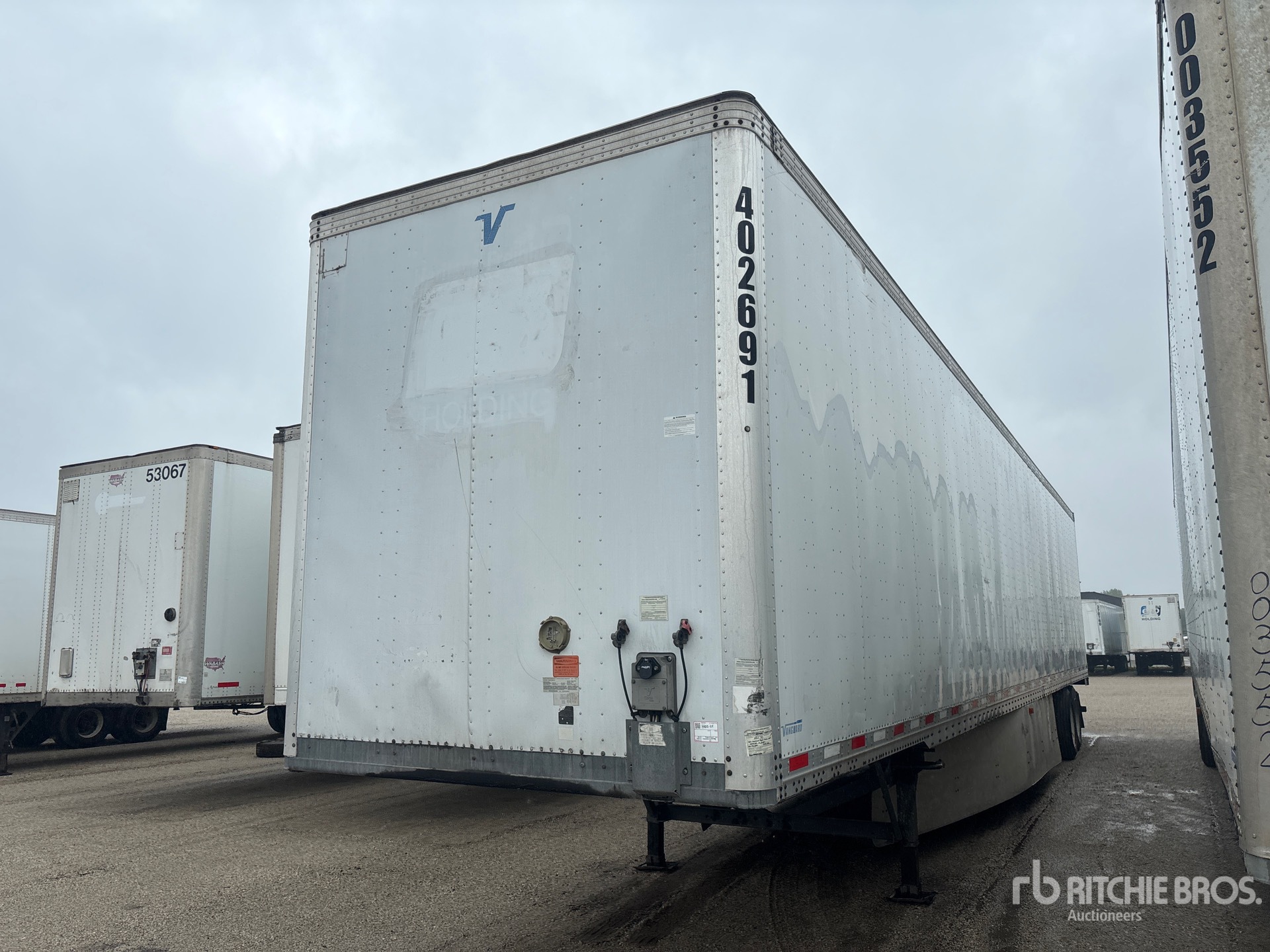 2014 Vanguard Maxcube 53 ft x 102 in T/A Van Trailer