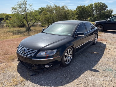 2004 Volkswagen Phaeton AWD Automobile
