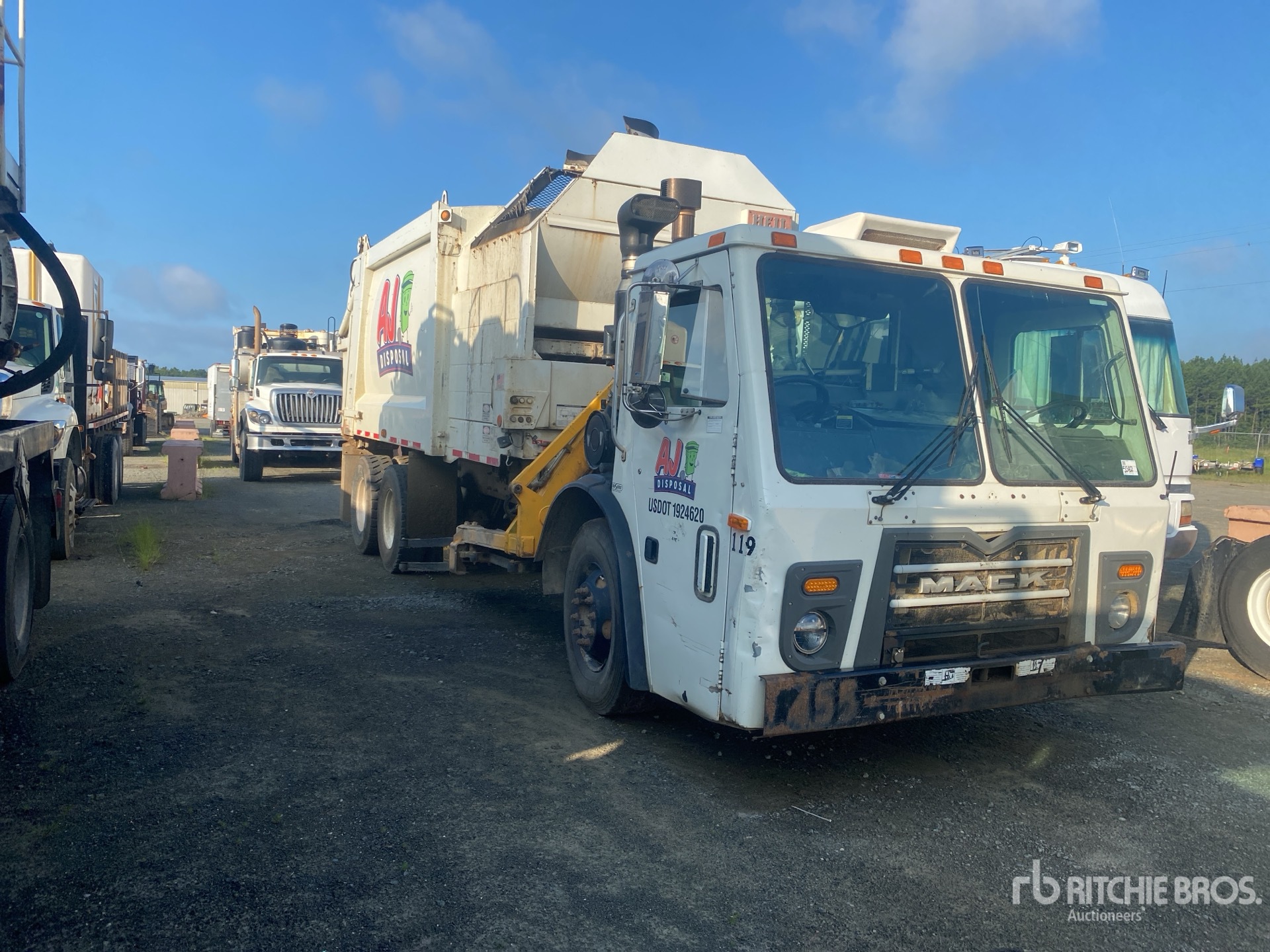 2011 Mack LEU613 6x4 Waste Collection Truck (Inoperable)