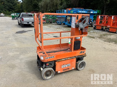 2015 JLG 1230ES Vertikaler Mastlift