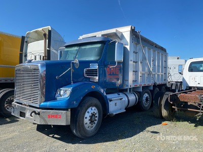 2016 Freighliner 122SD 8x4 Tri/A Dump Truck