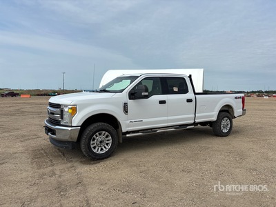 2017 Ford F-350 4x4 Crew Cab Pickup