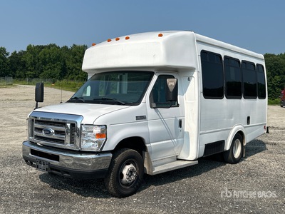 2011 Ford E-350 4x2 12-Seat Shuttle Bus