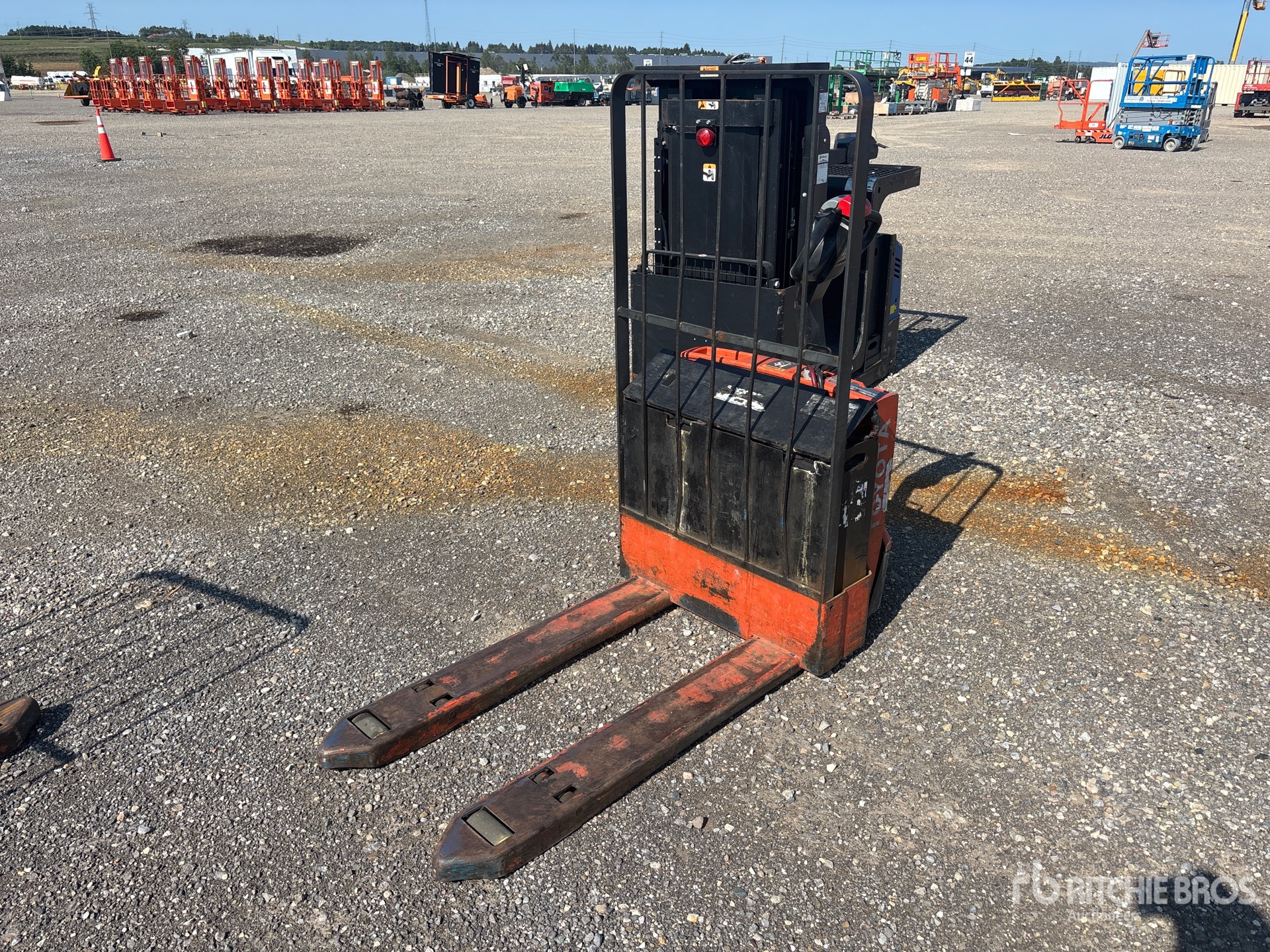 2009 Toyota 7HBW23 4500 lb Electric Pallet Jack