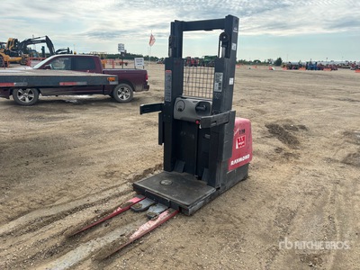 2001 Raymond 233-OPC22T 2200 lb منتقي الطلبات