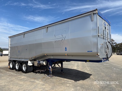 2022 Moore 9.9 m Tri/A Step Deck End Dump Trailer