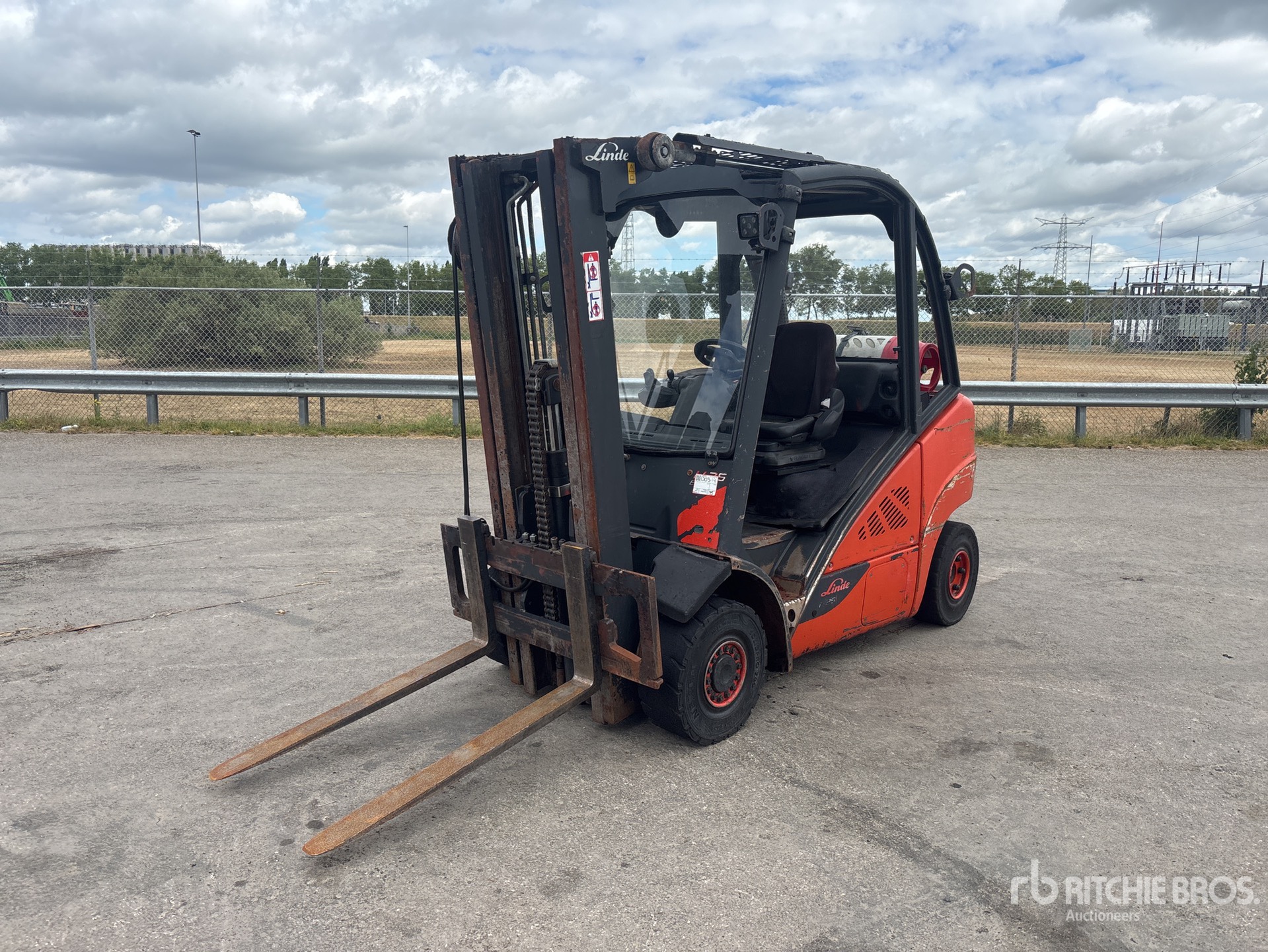 Linde H25T-02 Electric Forklift