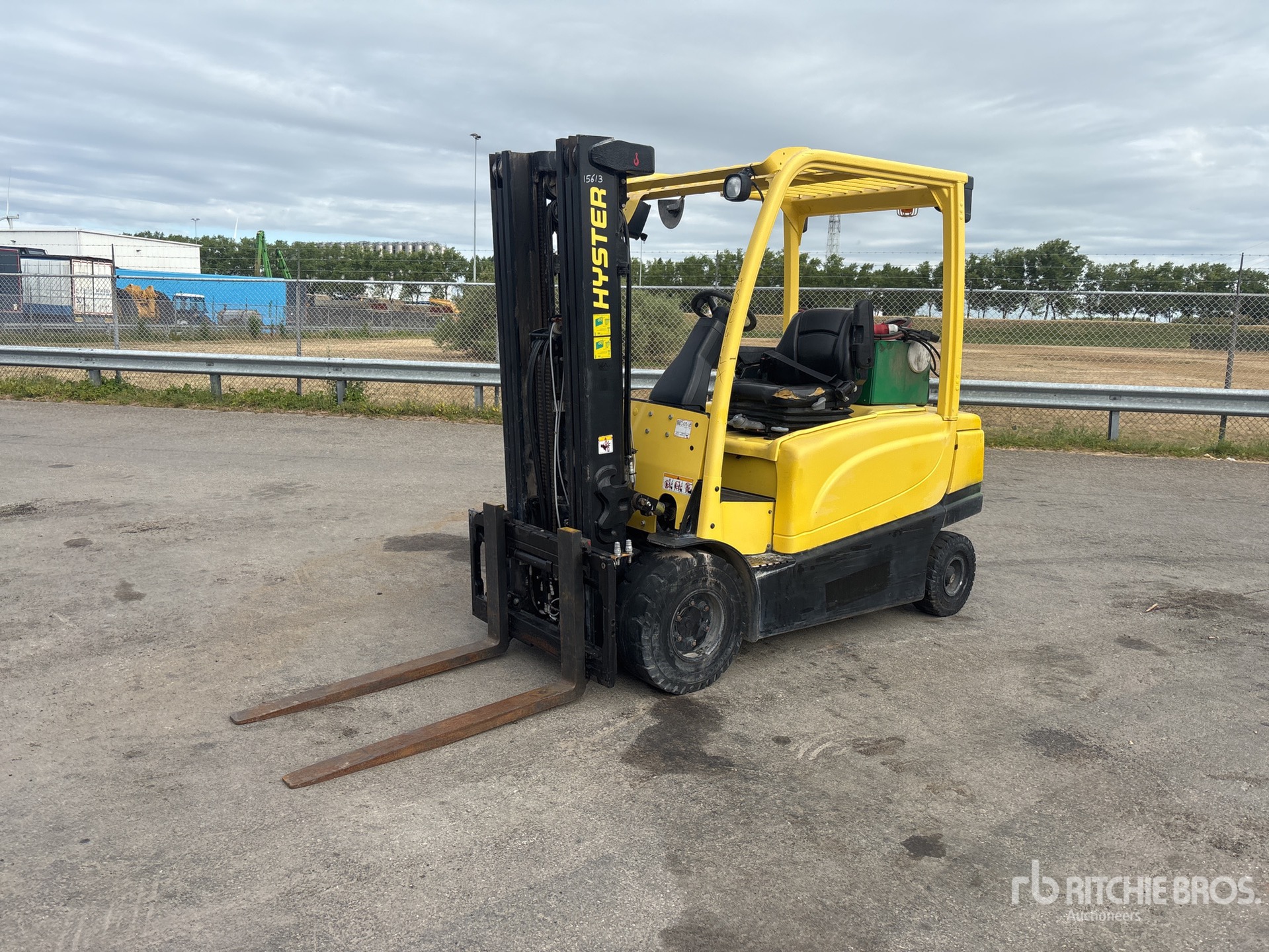 2013 Hyster J35XN Electric Forklift (Inoperable)