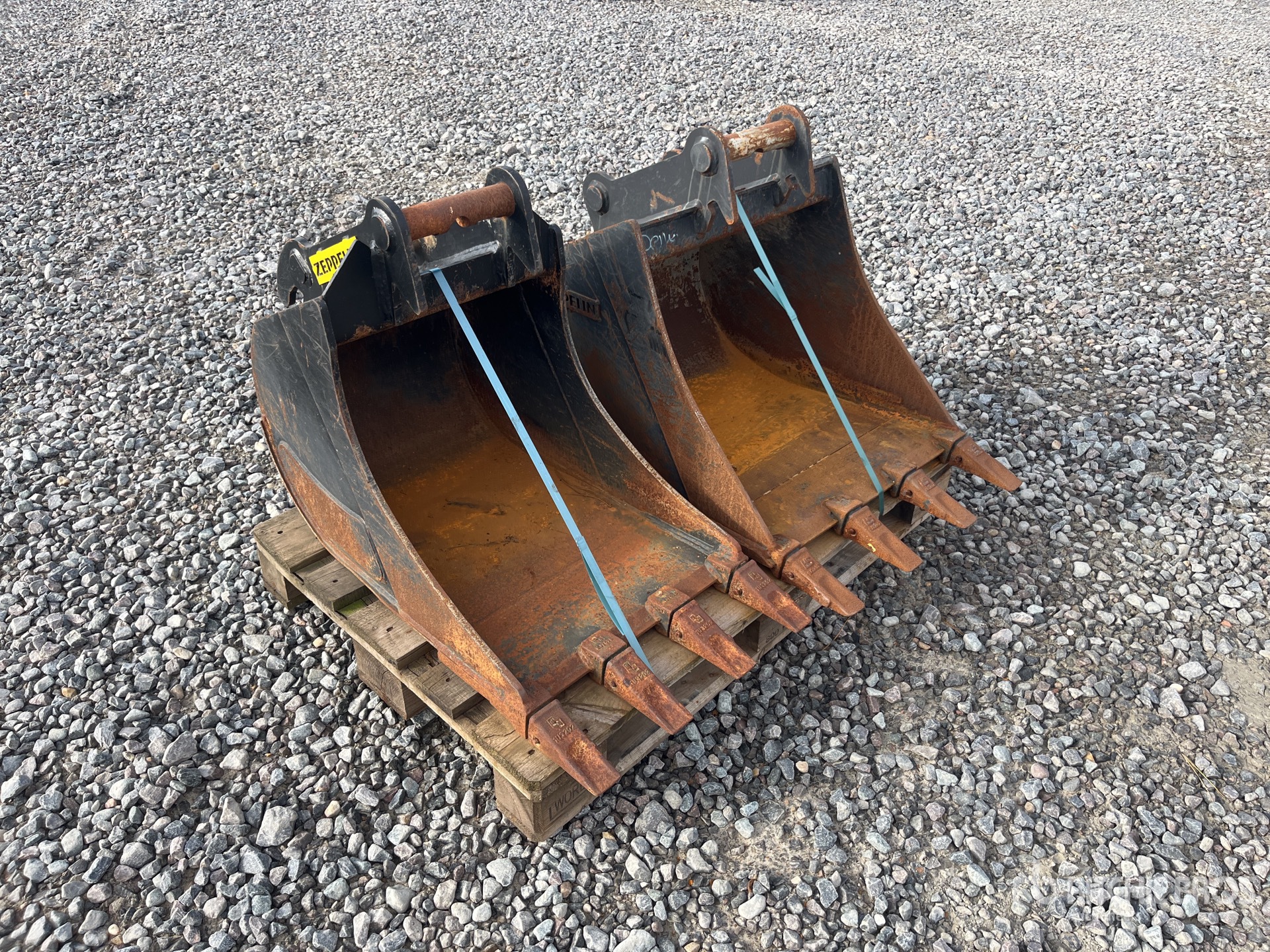 2022 550 mm Digging UTL6000 with Teeth , J200 , Ms03 Bucket