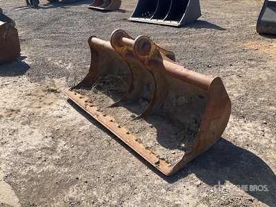 Cat 2100 mm Cleanup Benna