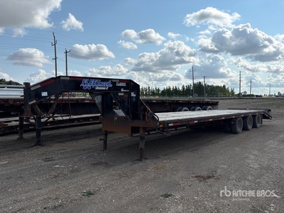 2016 Diamond C Fleetneck 21714 lb 32 ft Tri/A Gooseneck Equipment Trailer