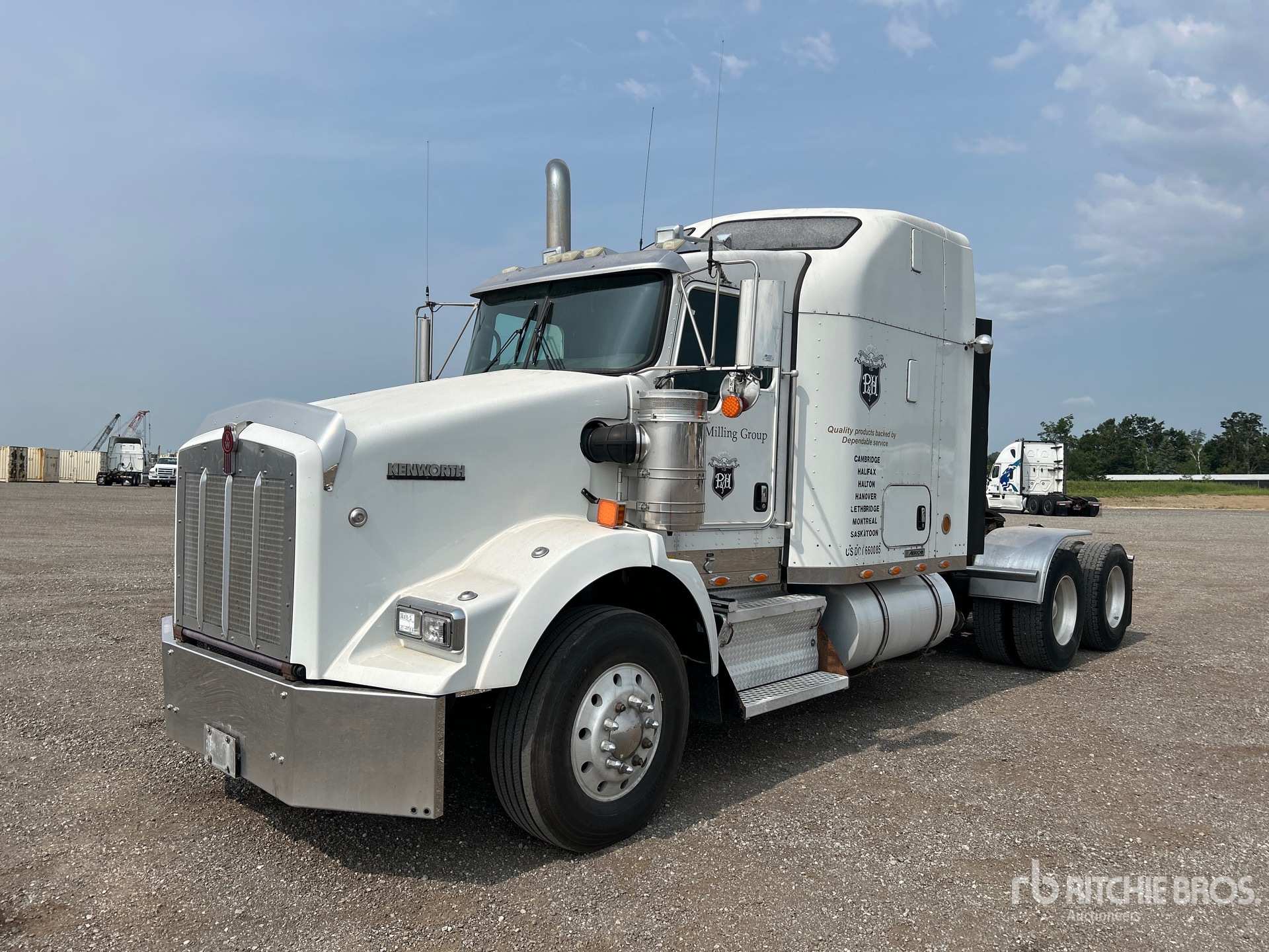 2013 Kenworth T800 6x4 T/A Sleeper Truck Tractor