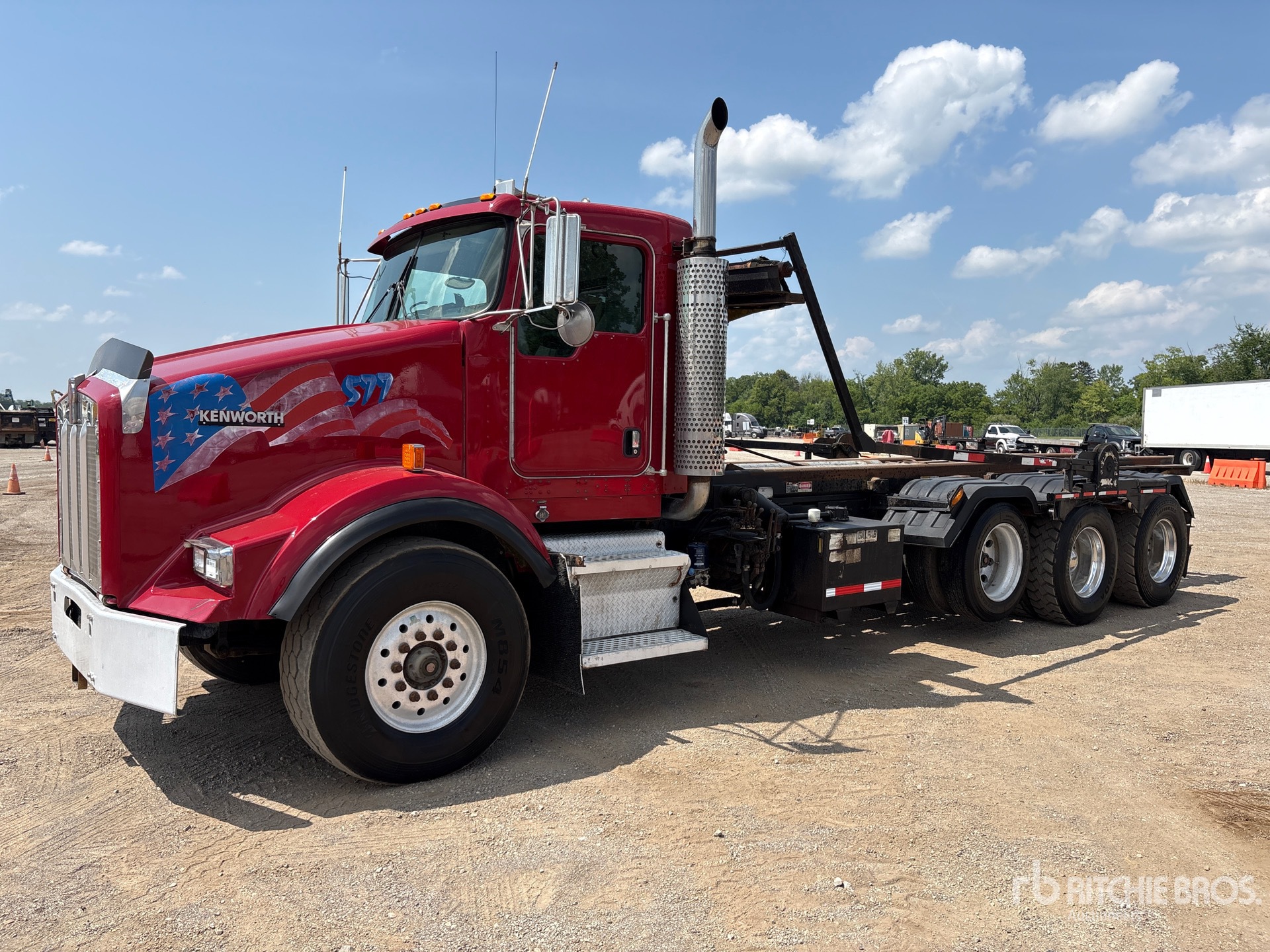 2005 Kenworth T800 8x4 Roll-Off Truck