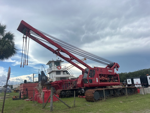 1999 Manitowoc 888 230 ton Lattice-Boom Crawler Crane 1999 Manitowoc 888 230 ton Lattice-Boom Crawler Crane