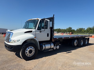 2018 International 4400 8x4 Camion à Plateau