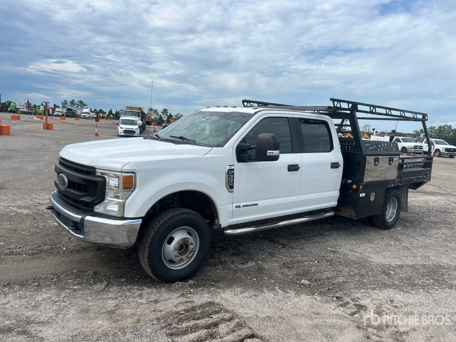 2020 Ford F-350 4x4 Crew Cab Flatbed Truck