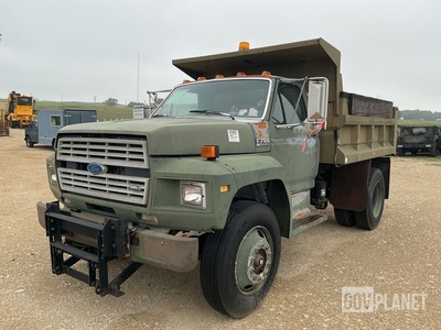 1993 Ford F700 Dump Truck