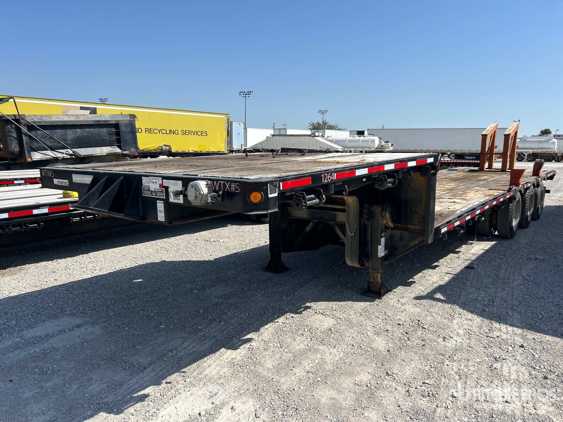 2015 Manac 13342A000 41 ft Tri/A Step Deck Trailer