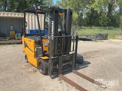 Hyundai 30BC-9 Electric Forklift