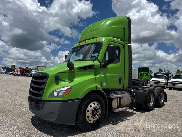 2020 Freightliner Cascadia 116 6x4 T/A Day Cab Truck Tractor