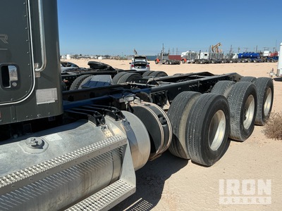 2013 Peterbilt 367 8x4 Heavy Haul Cabeza Tractora Cabina Corta (Inoperable)