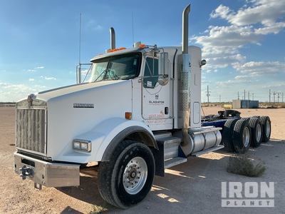 2007 Kenworth T800 8x6 Tri/A Sleeper Truck Tractor (Inoperable)