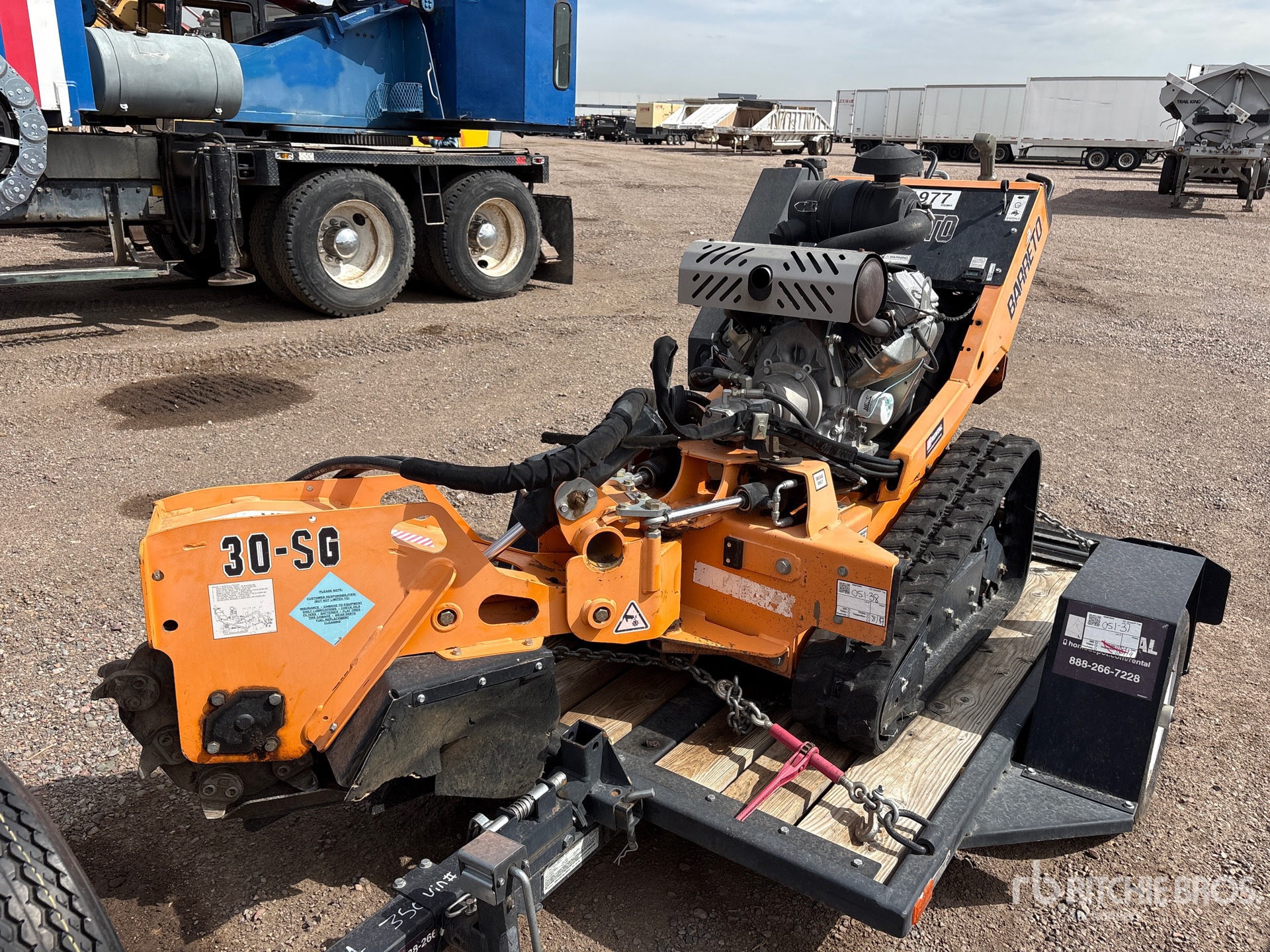 Barreto E30SGB Tracked Stump Grinder w/2020 Barreto E4X6TBT Trailer
