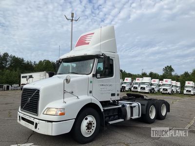 2015 Volvo VNM64T 6x4 T/A Day Cab Truck Tractor