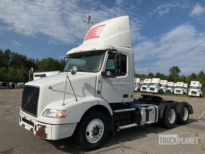 2015 Volvo VNM64T 6x4 T/A Day Cab Truck Tractor