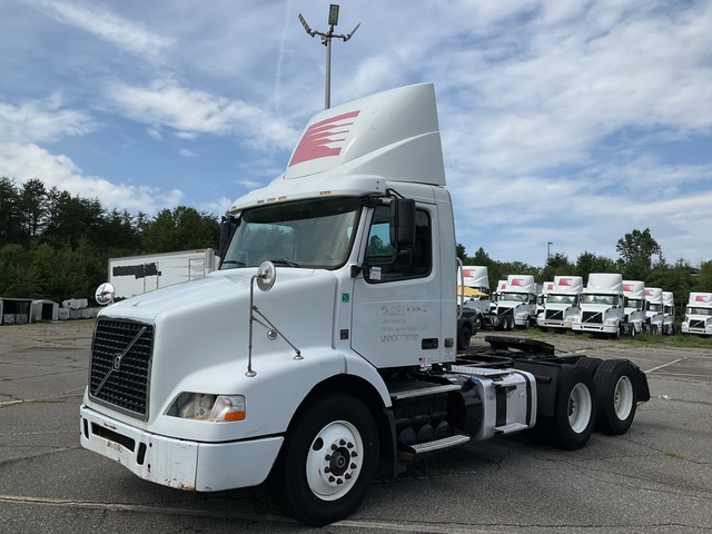 2015 Volvo VNM 6x4 T/A Day Cab Truck Tractor