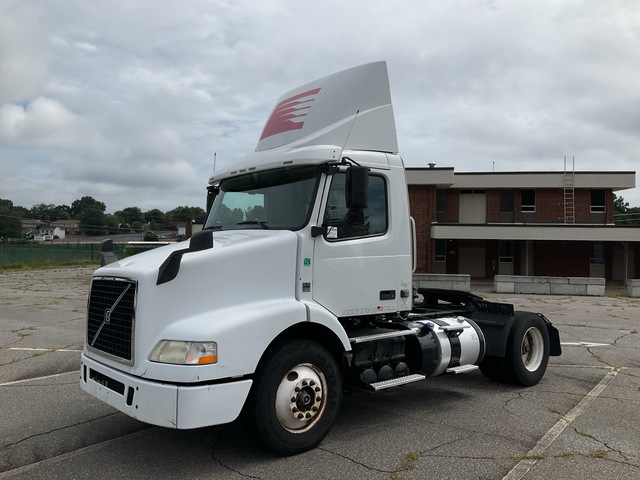 2014 Volvo VNM42T 4x2 S/A Day Cab Truck Tractor